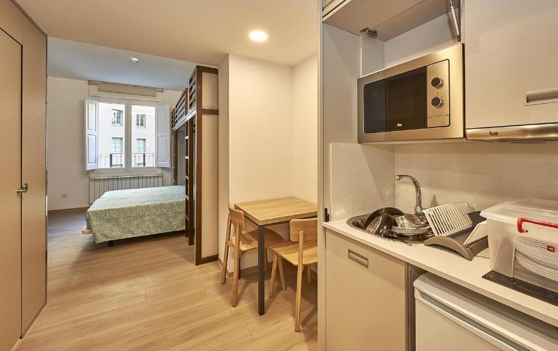 Alberg Abat Oliba Monistrol de Montserrat ภายนอก รูปภาพ A studio apartment in Madrid, Spain