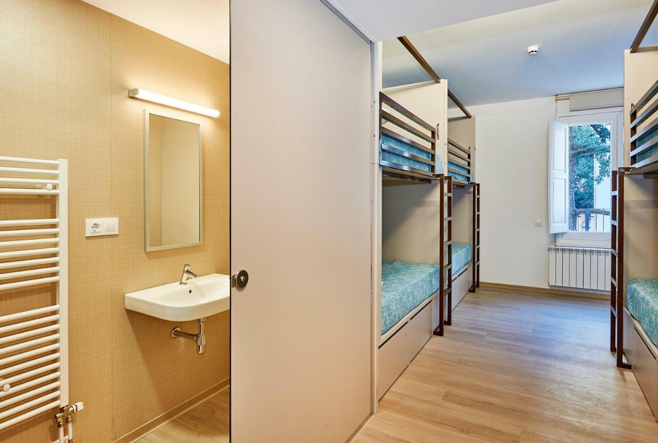 Alberg Abat Oliba Monistrol de Montserrat ภายนอก รูปภาพ Hostel room